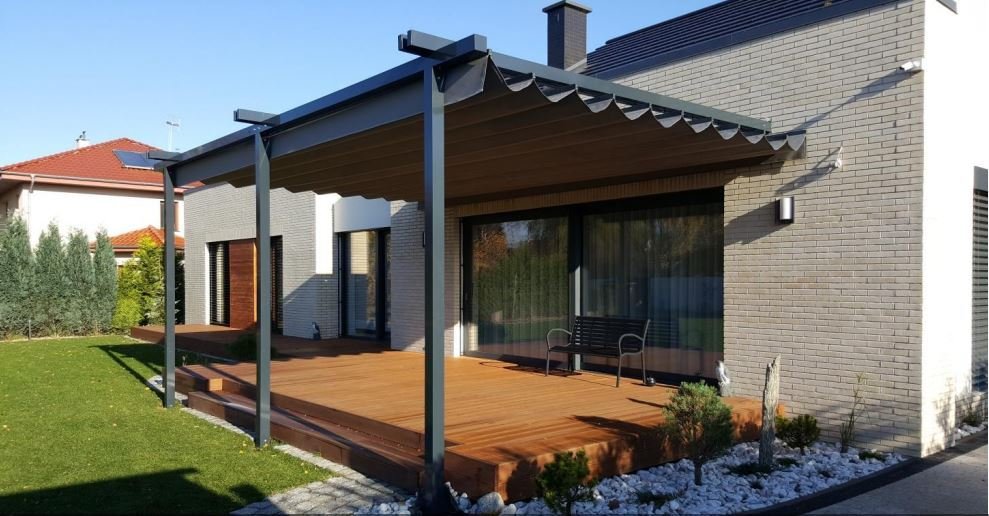 Pergola aluminiowa z zadaszeniem materiałowym